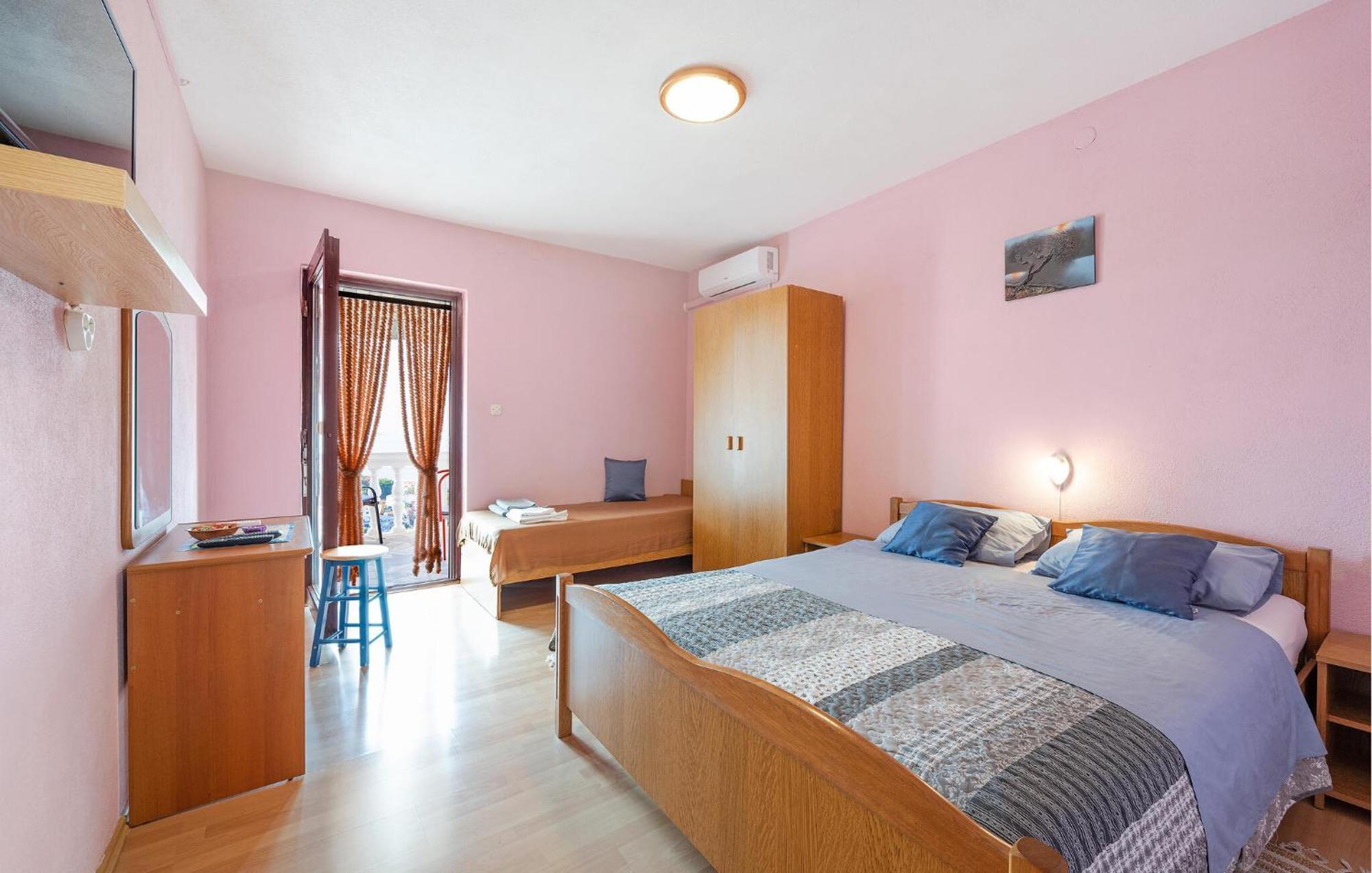 Lovely Apartment In Primosten With Kitchen Экстерьер фото